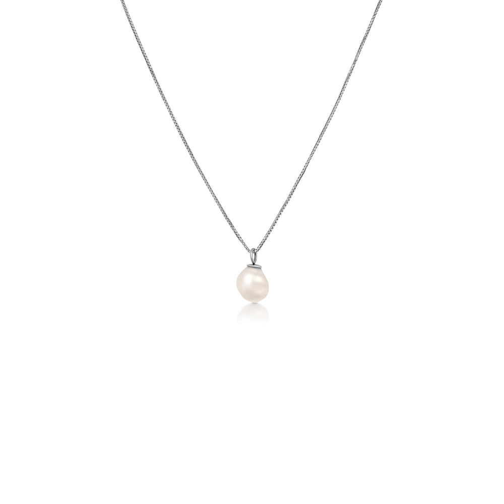 Fine gold necklace with a pearl pendant