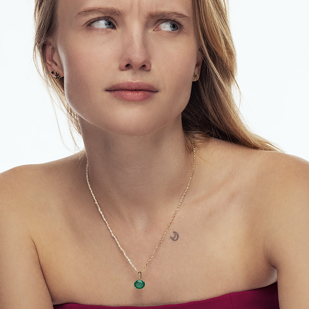 Gold necklace with mother of pearl and oval green onyx