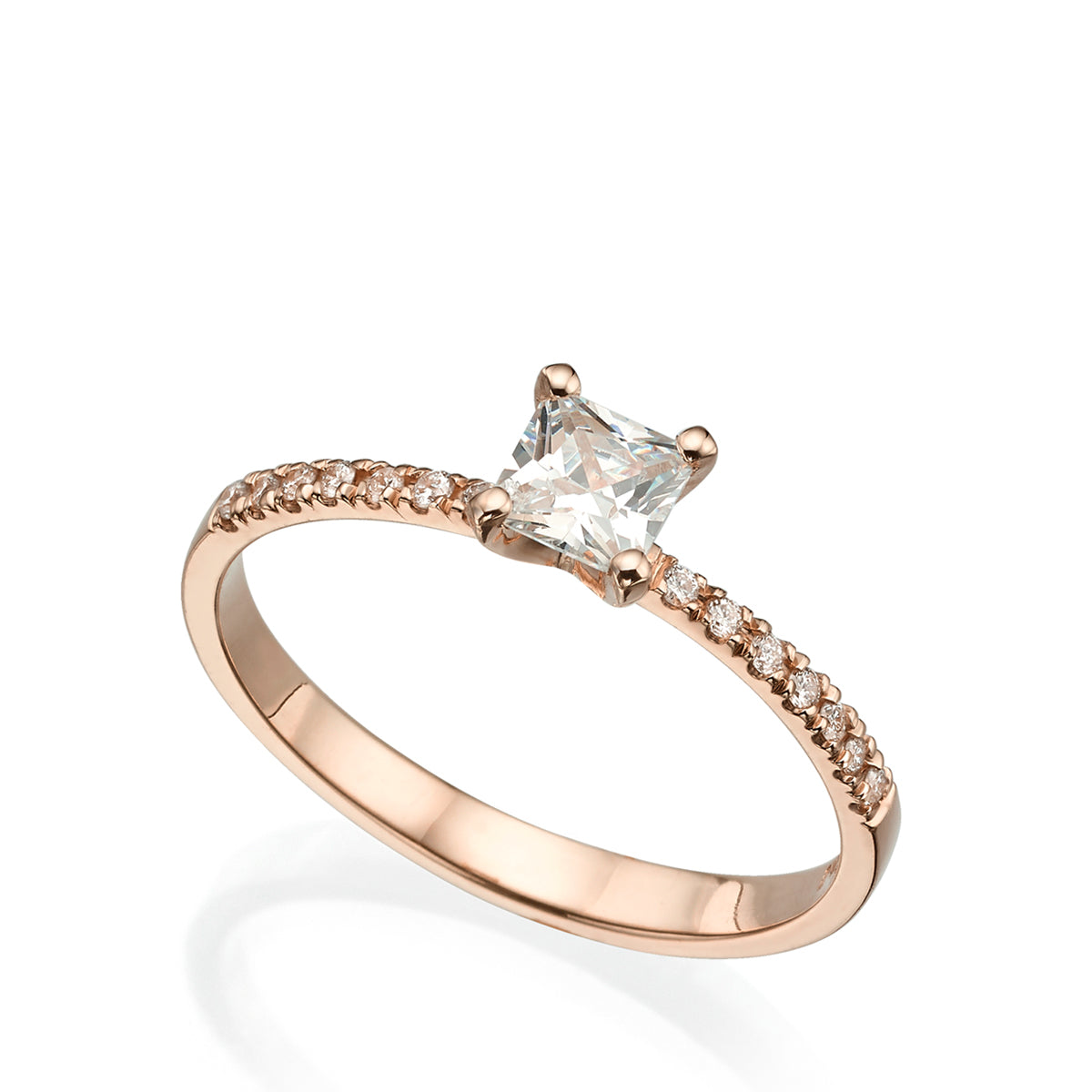 Solitaire ring set with a princess diamond
