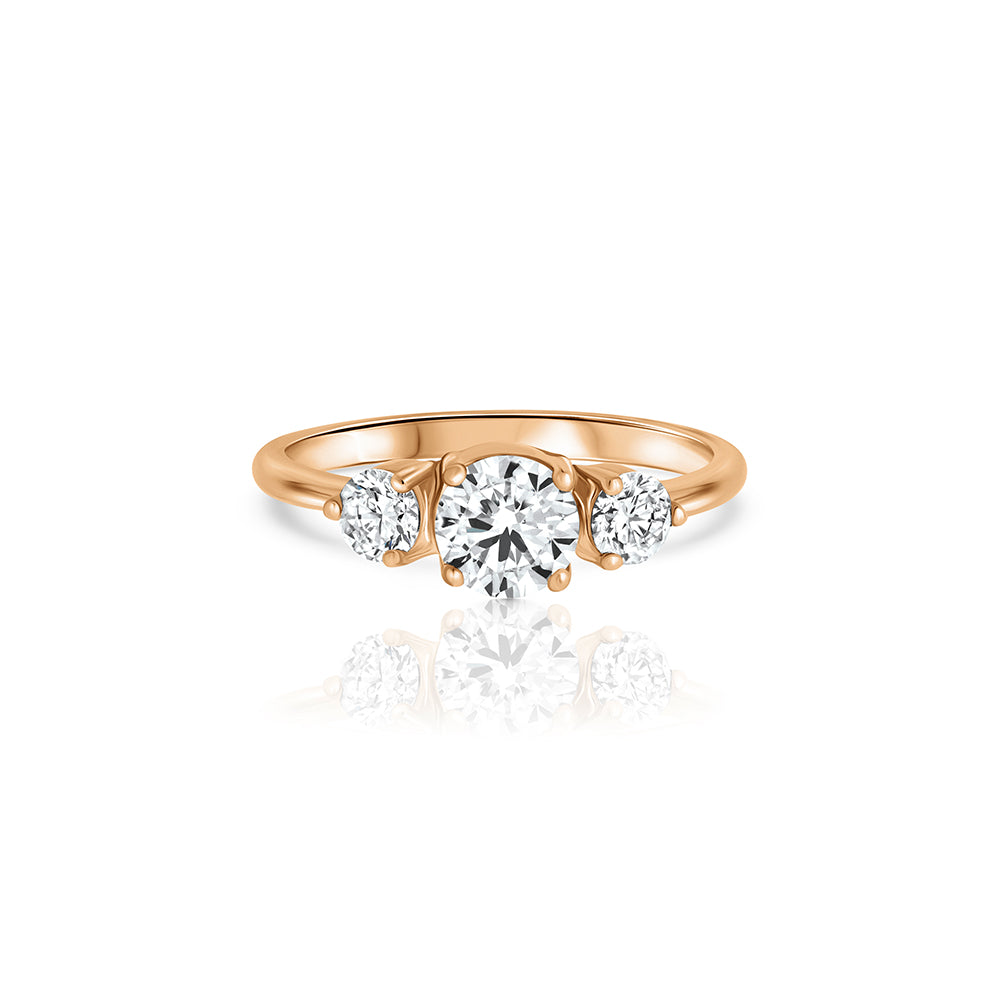 Trio gold and diamond ring. Engagement ring set with 3 laboratory diamonds. Central diamond weighing 1 carat.