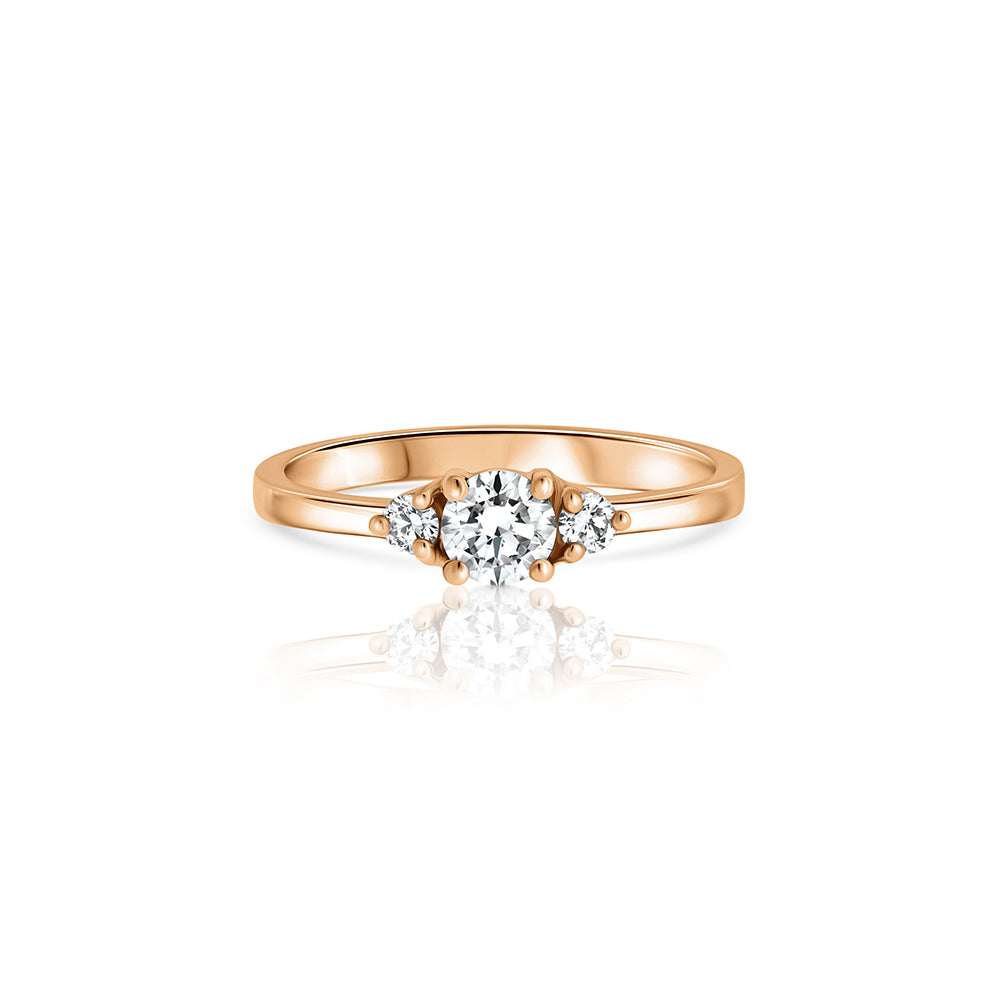 Engagement ring set with a central lab diamond 0.30ct and 2 lab diamonds on the sides