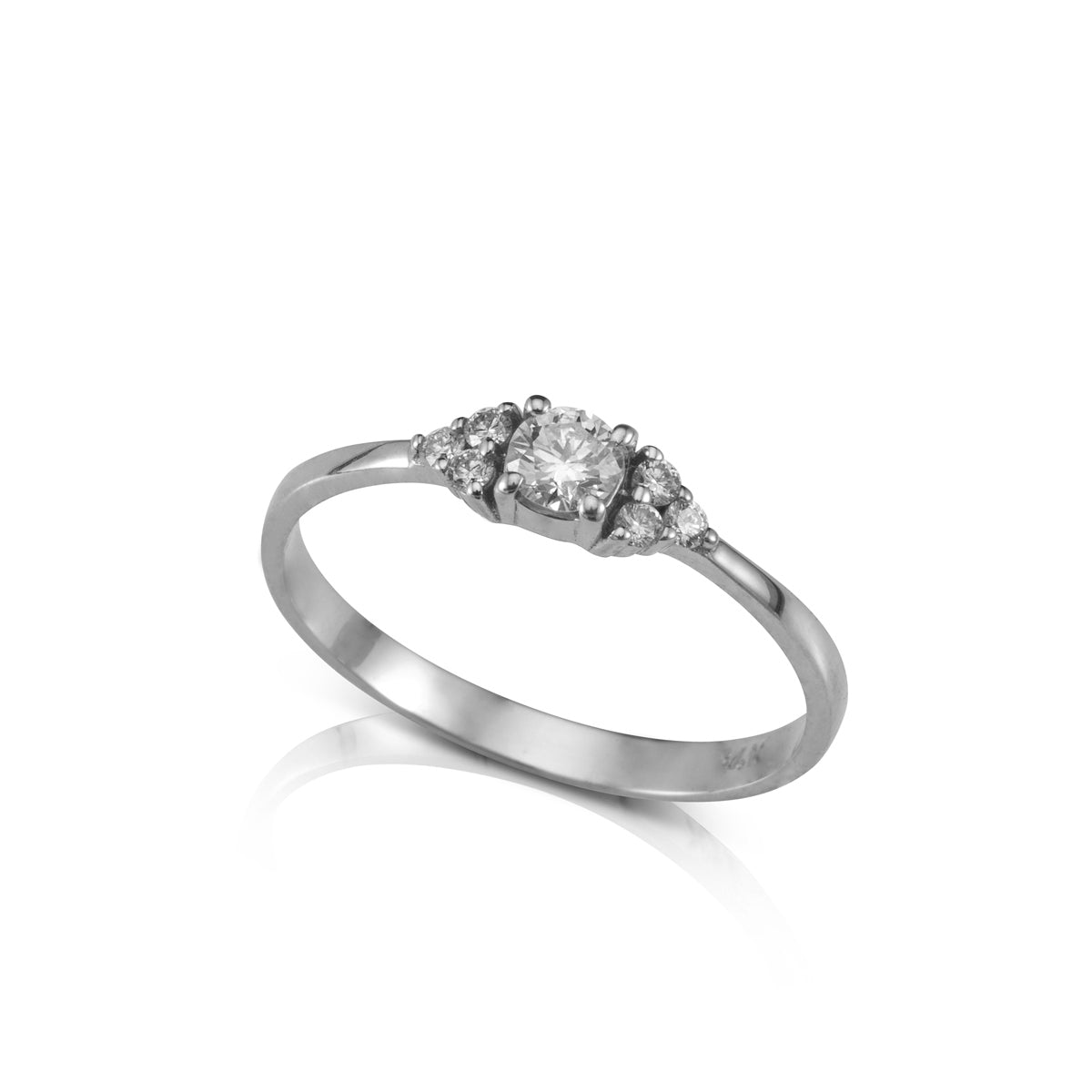 Engagement ring set with a 0.20ct central diamond and 6 side diamonds