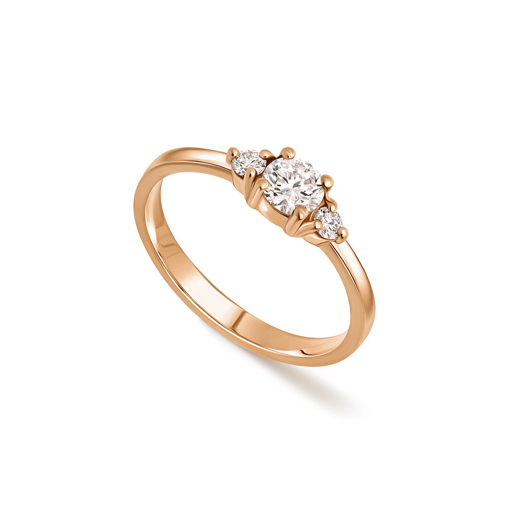 Engagement ring set with a central lab diamond 0.30ct and 2 lab diamonds on the sides