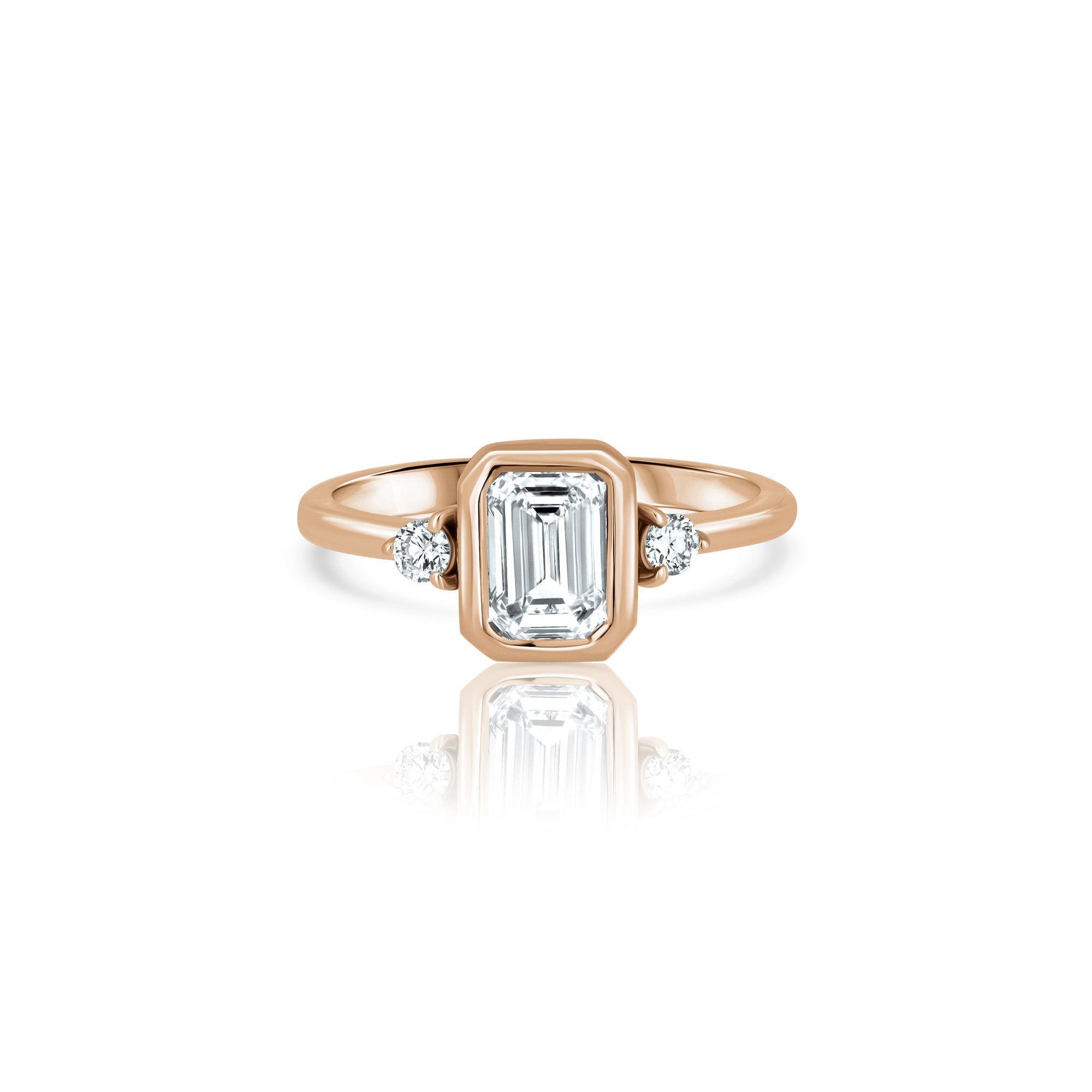 An impressive engagement ring set with laboratory diamonds