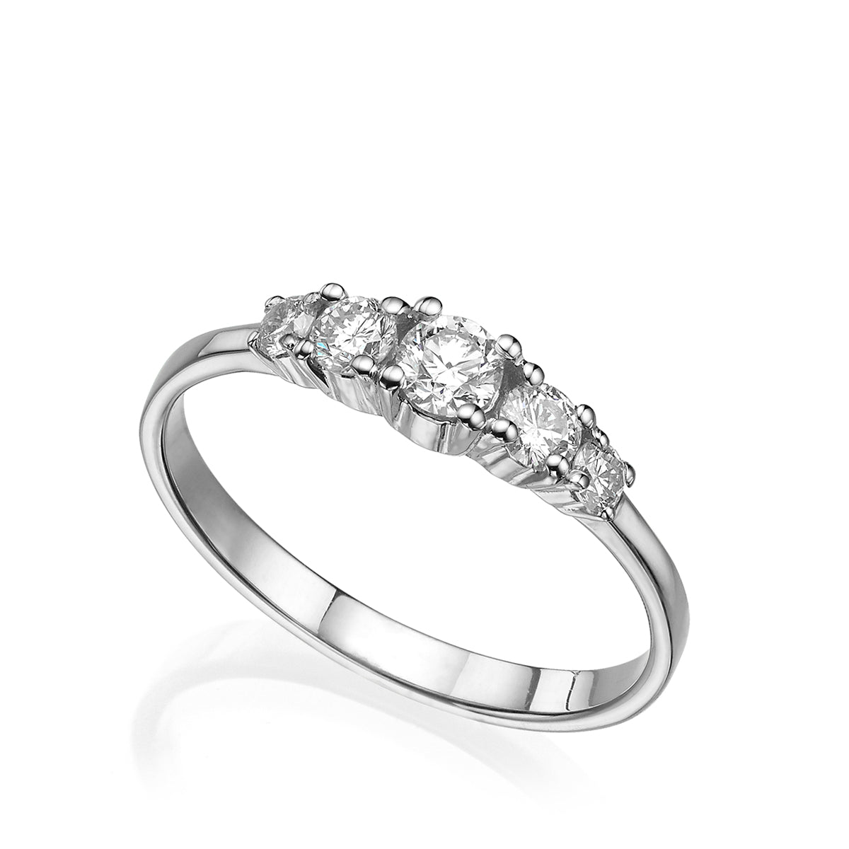 A gold ring inlaid with 5 diamonds, 50 points, inlaid with teeth