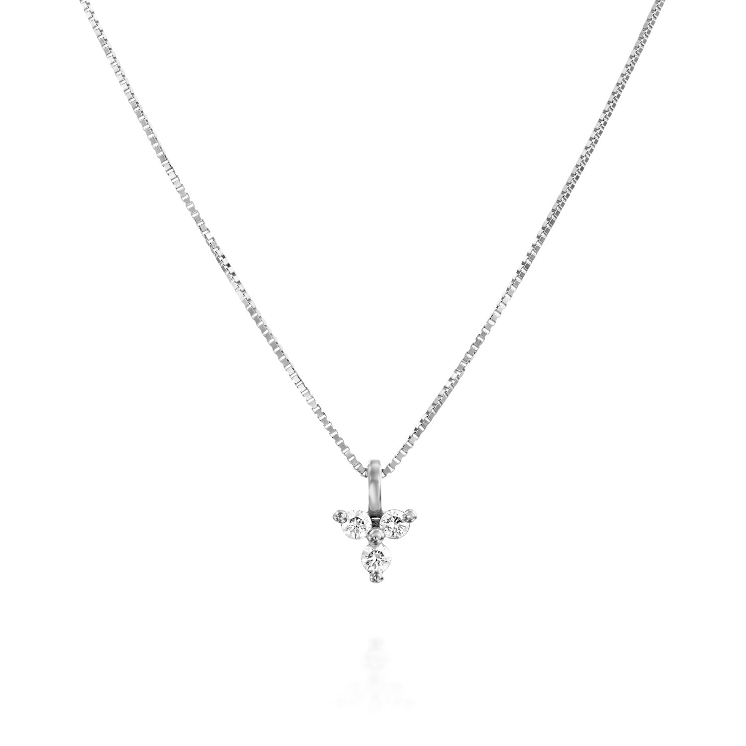 Fine gold necklace with a pendant and 3 diamonds in the shape of a flower