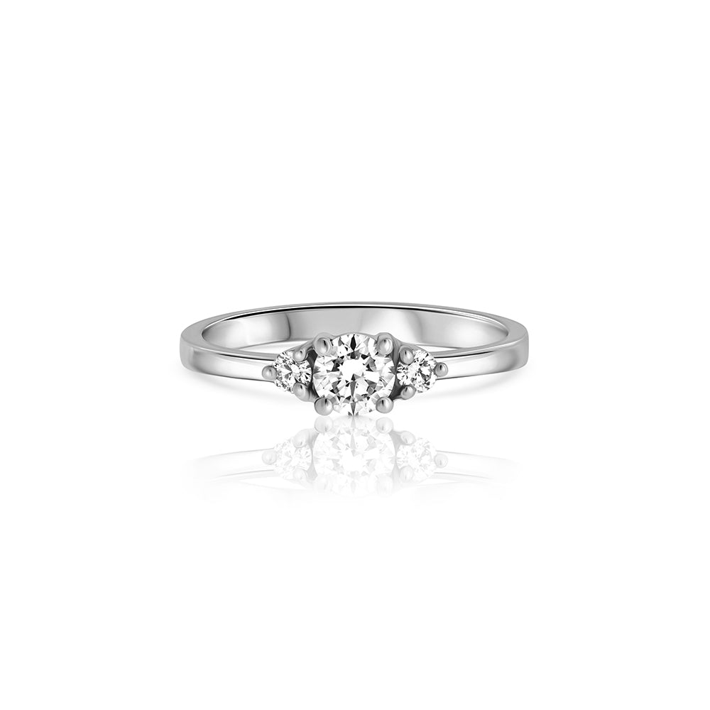 Engagement ring set with a central lab diamond 0.30ct and 2 lab diamonds on the sides