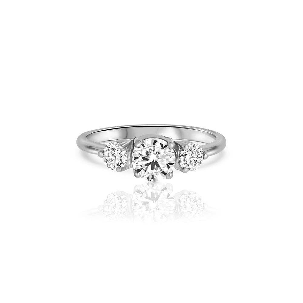 Trio gold and diamond ring. Engagement ring set with 3 laboratory diamonds. Central diamond weighing 1 carat.