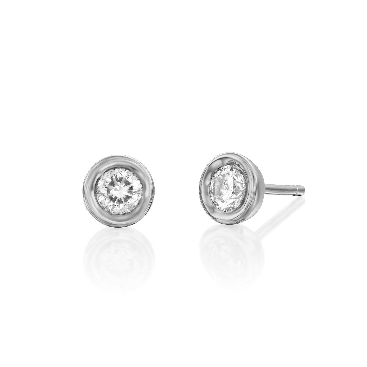 Attached laboratory diamond earrings, 40 points, set in a gold frame