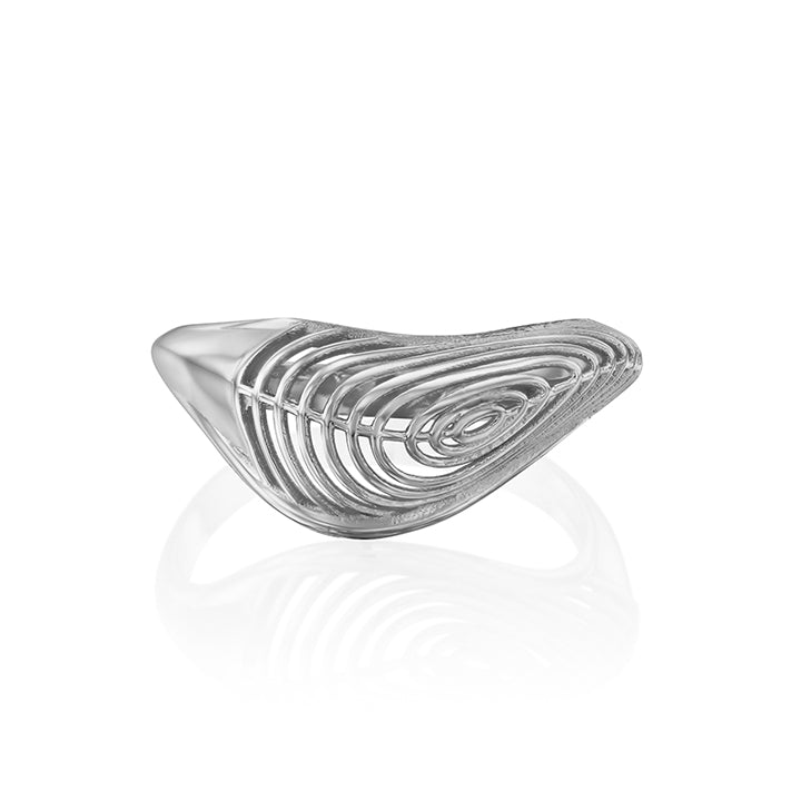 An impressive asymmetric gold ring in a wave shape