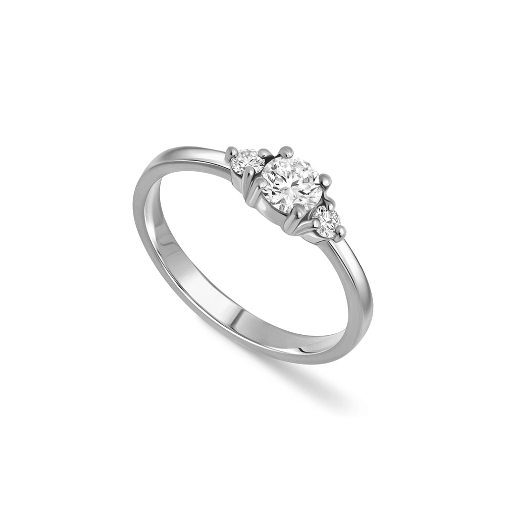 Engagement ring set with a central lab diamond 0.30ct and 2 lab diamonds on the sides