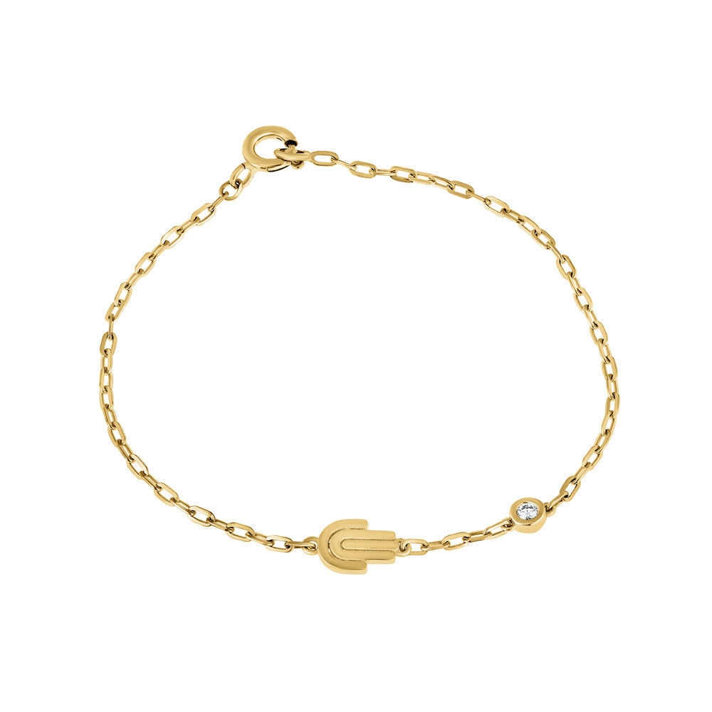 A special hamsa bracelet with a link chain and a diamond