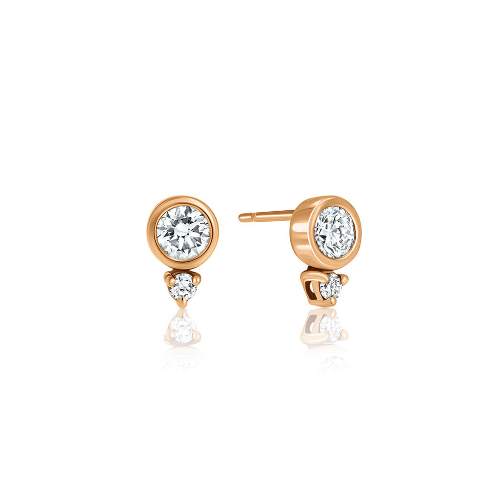 Close-fitting lab diamond earrings, special, set with a lab diamond
