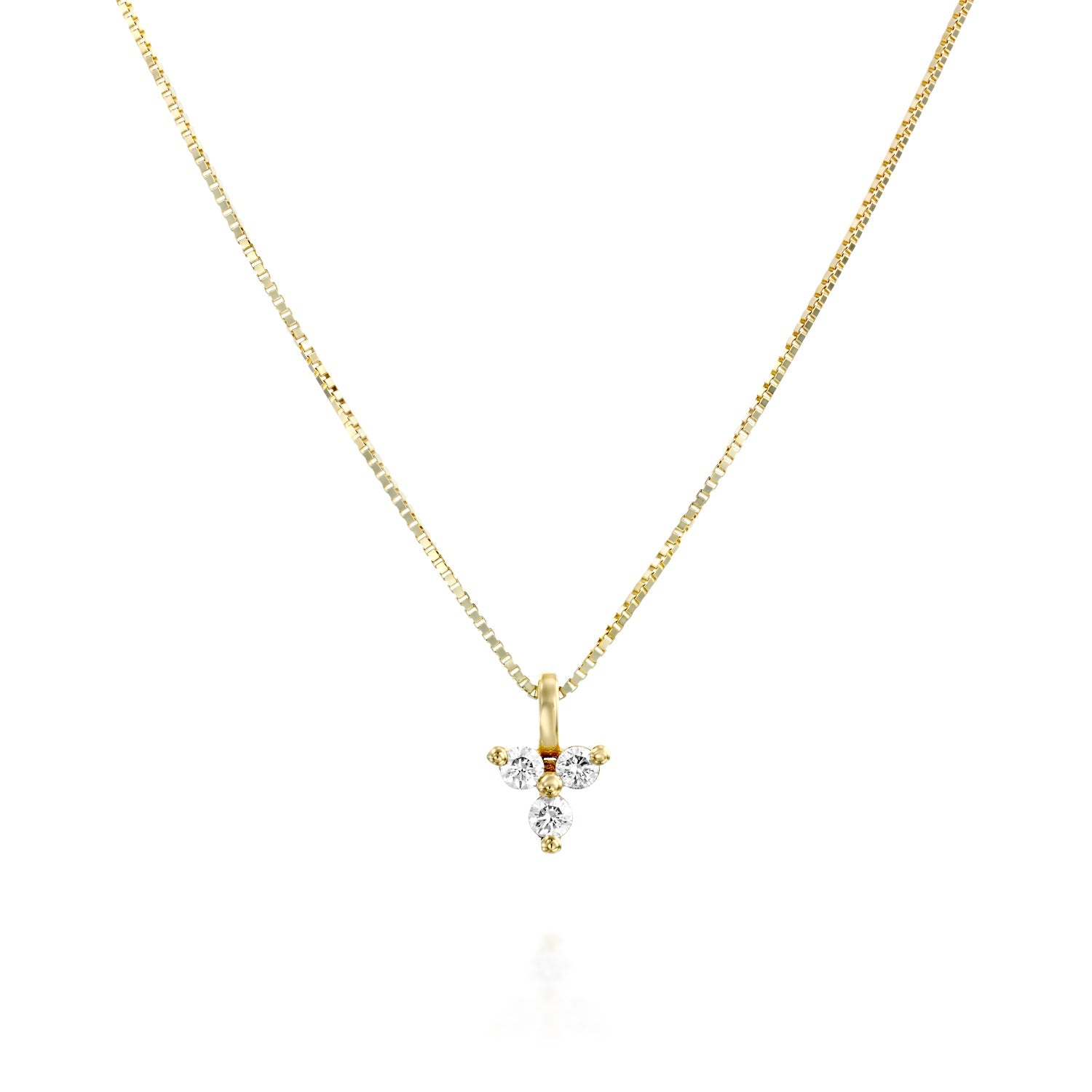 Fine gold necklace with a pendant and 3 diamonds in the shape of a flower