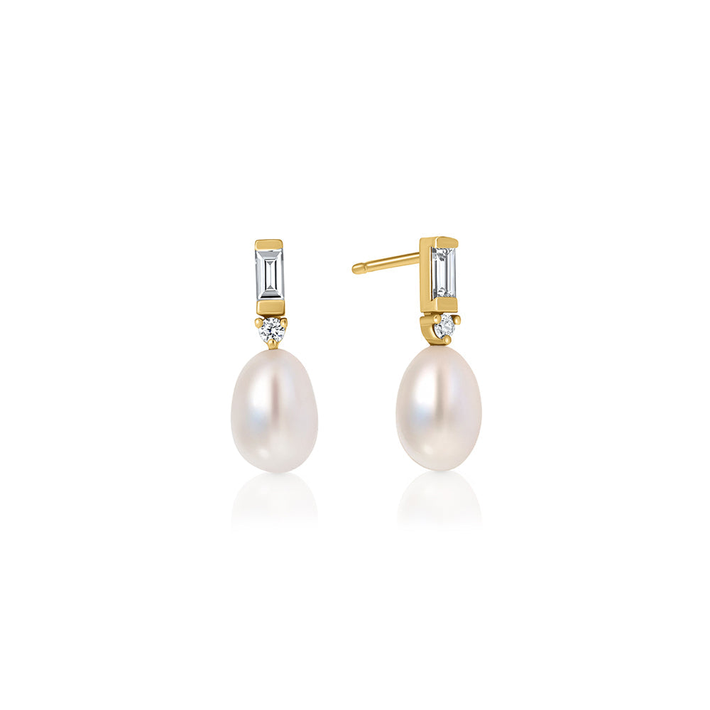 Baguette-cut laboratory diamond earrings combined with pearls
